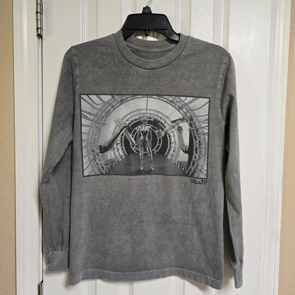 Beyonce Renaissance World Tour 2023 RTW Graphic T-shirt Men Small Long Sleeve